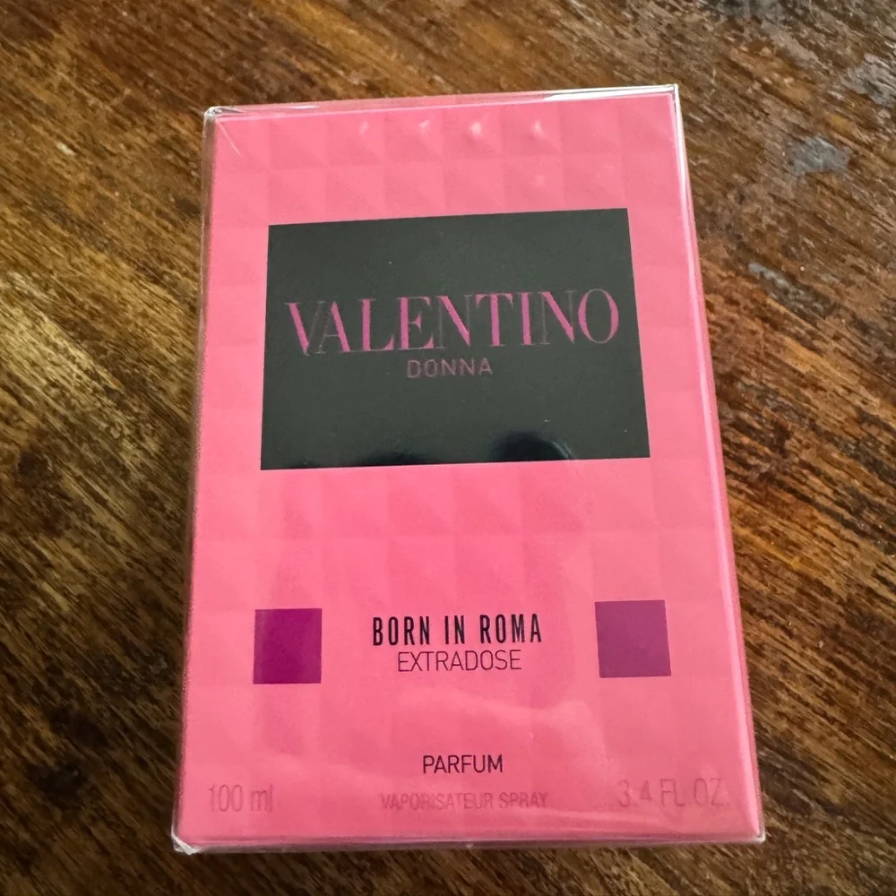 Valentino Donna Born in Roma Extradose Parfum - Pink and Black - Picture 1 of 6